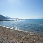 Luxury Seafront House Nearby Delphi Appartement *