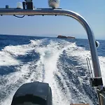아파트 Luxury Seafront House Nearby Delphi *