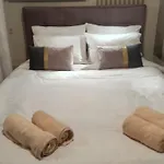 Luxury Seafront House Nearby Delphi Kirra