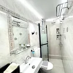 아파트 Luxury Seafront House Nearby Delphi