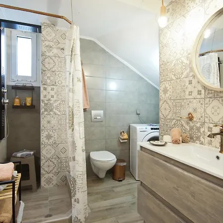 Luxury Seafront House Nearby Delphi Appartement
