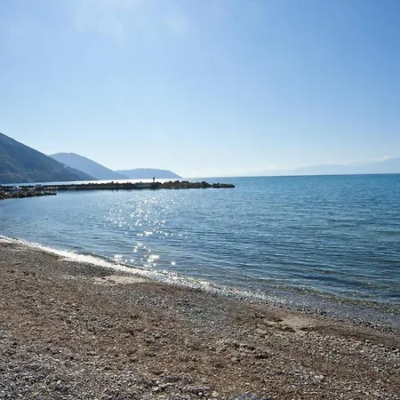 Luxury Seafront House Nearby Delphi Apartment *