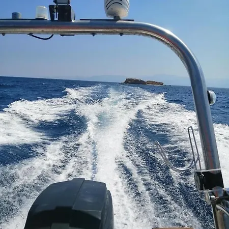 Apartamento Luxury Seafront House Nearby Delphi *