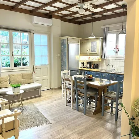 Luxury Seafront House Nearby Delphi Kirra