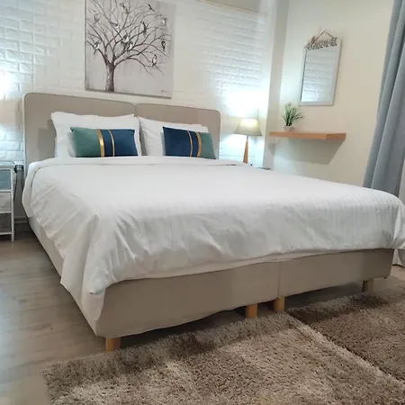 Luxury Seafront House Nearby Delphi Apartment *