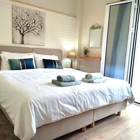 Luxury Seafront House Nearby Delphi