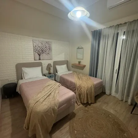 Luxury Seafront House Nearby Delphi Apartment *