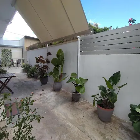 Luxury Seafront House Nearby Delphi Kirra