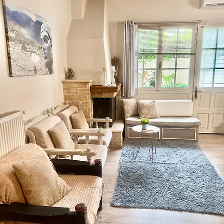 Luxury Seafront House Nearby Delphi *