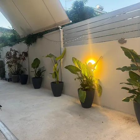 Luxury Seafront House Nearby Delphi Apartment Kirra