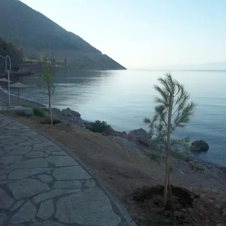Luxury Seafront House Nearby Delphi Appartamento *
