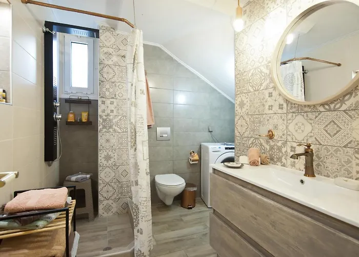 Luxury Seafront House Nearby Delphi Apartment