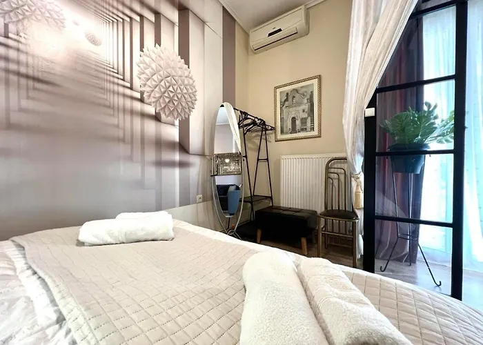 Luxury Seafront House Nearby Delphi Apartment Kirra