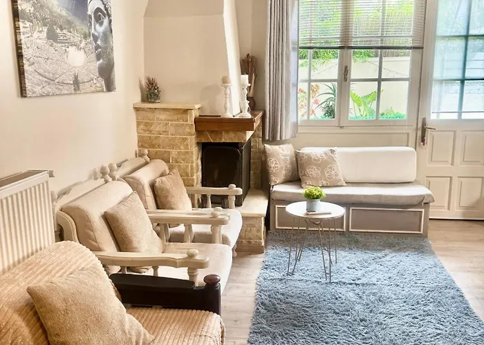 Luxury Seafront House Nearby Delphi *