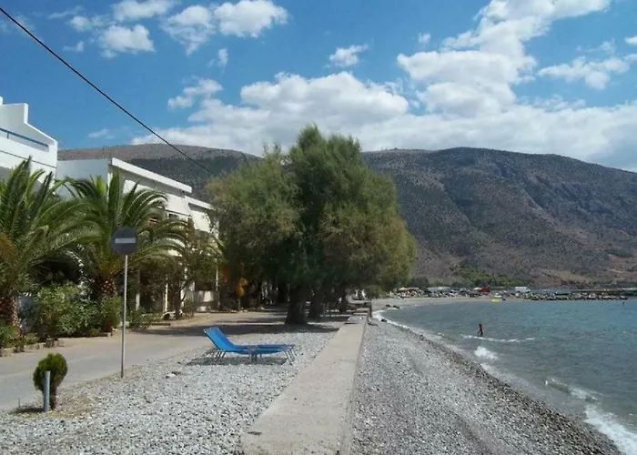 Luxury Seafront House Nearby Delphi Apartment Kirra