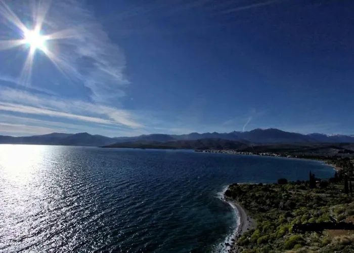 Luxury Seafront House Nearby Delphi Apartment